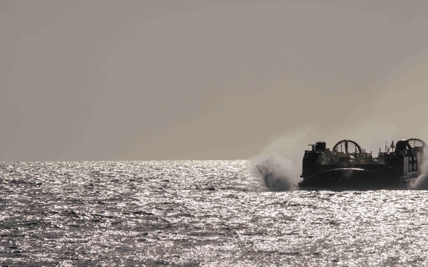 USS New York performs LCAC operations