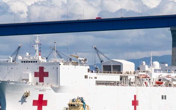 USNS Mercy (T-AH 19) Deploys