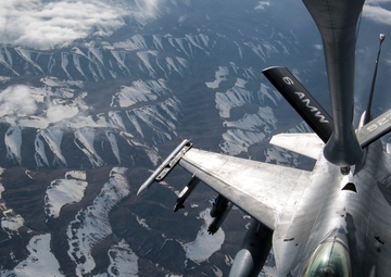 28th EARS refuels Fighting Falcons over Afghanistan