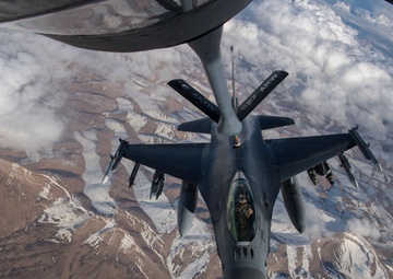 28th EARS refuels Fighting Falcons over Afghanistan