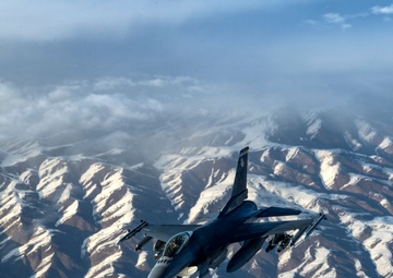 28th EARS refuels Fighting Falcons over Afghanistan