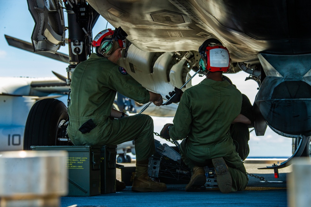 31st MEU Marines arm F-35B for air defense exercise