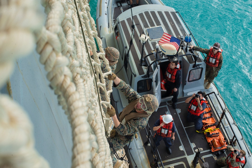 Throwback: 31st MEU Marines conduct tactical debarkation from USS America