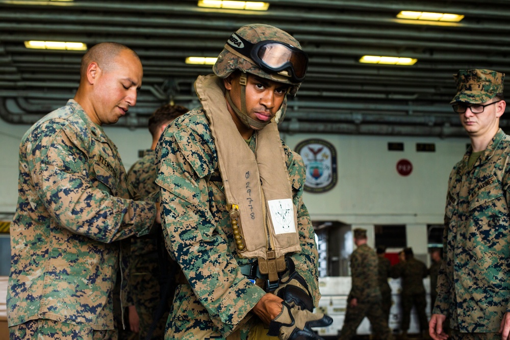Throwback: 31st MEU Marines conduct tactical debarkation from USS America