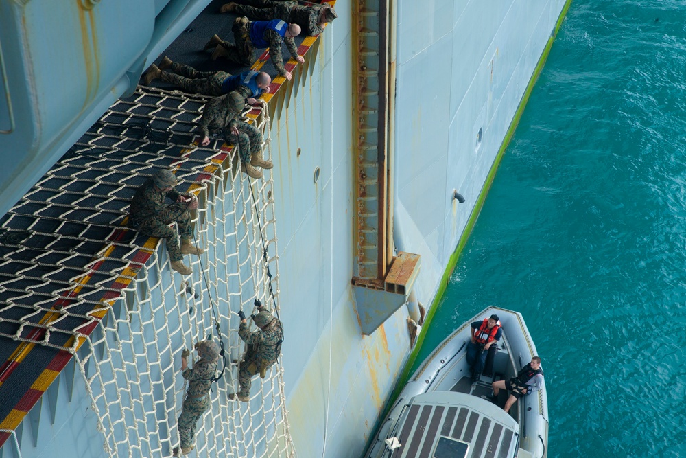 Throwback: 31st MEU Marines conduct tactical debarkation from USS America