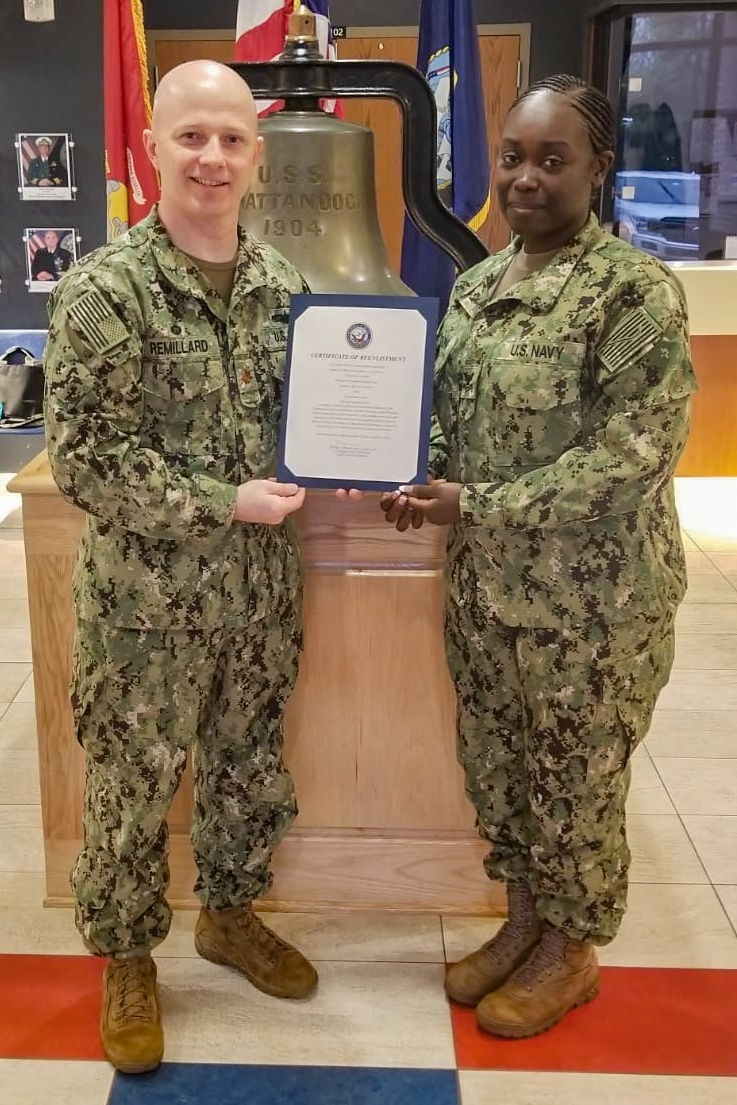 Navy Reservist Reenlists To Support USNS Comfort