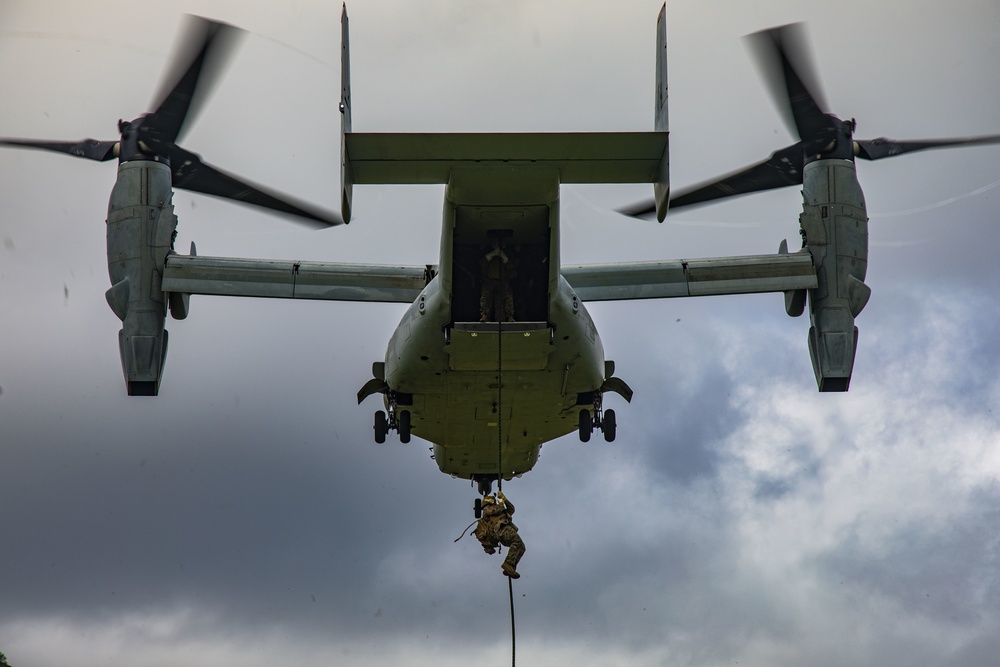 Suspended in the Sky: III MEF conducts Rigging Drills