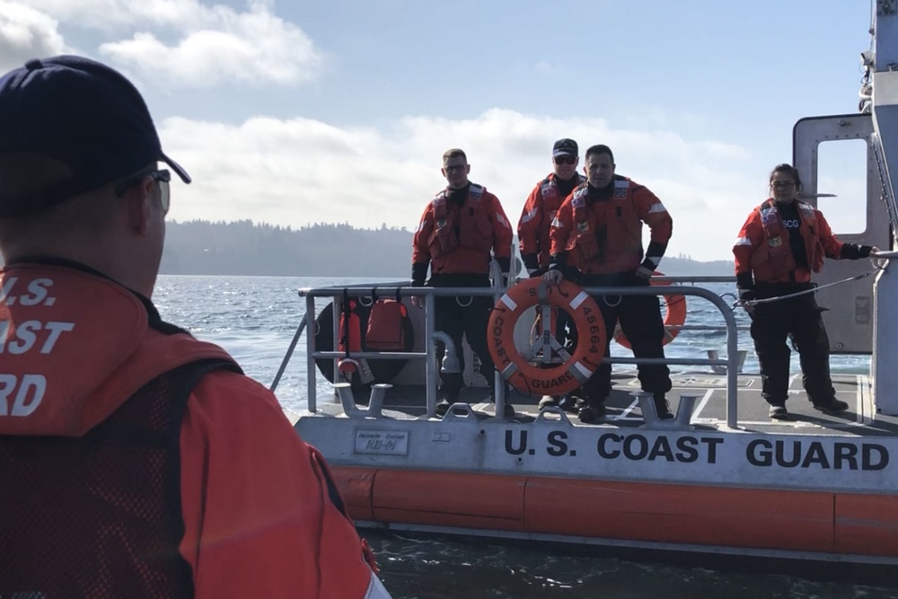 Coast Guard Station Seattle crew conducts training