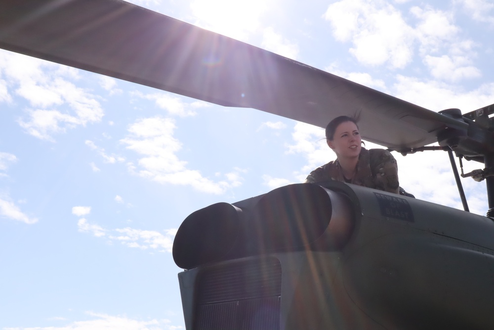 All-female flight crew conducted for Women’s History Month, first in decade