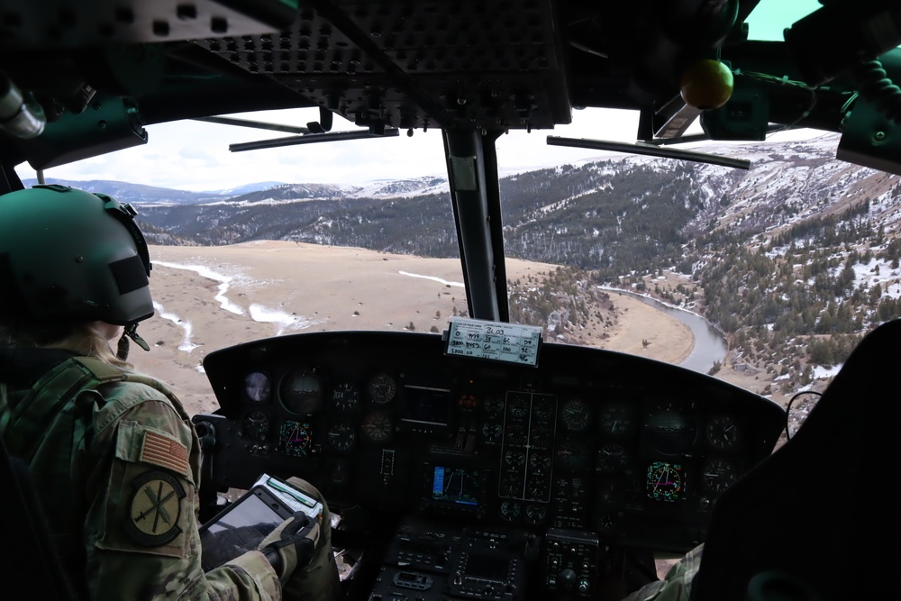 All-female flight crew conducted for Women’s History Month, first in decade