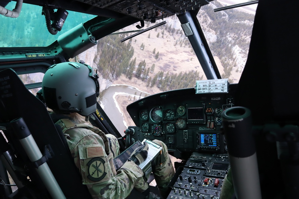 All-female flight crew conducted for Women’s History Month, first in decade