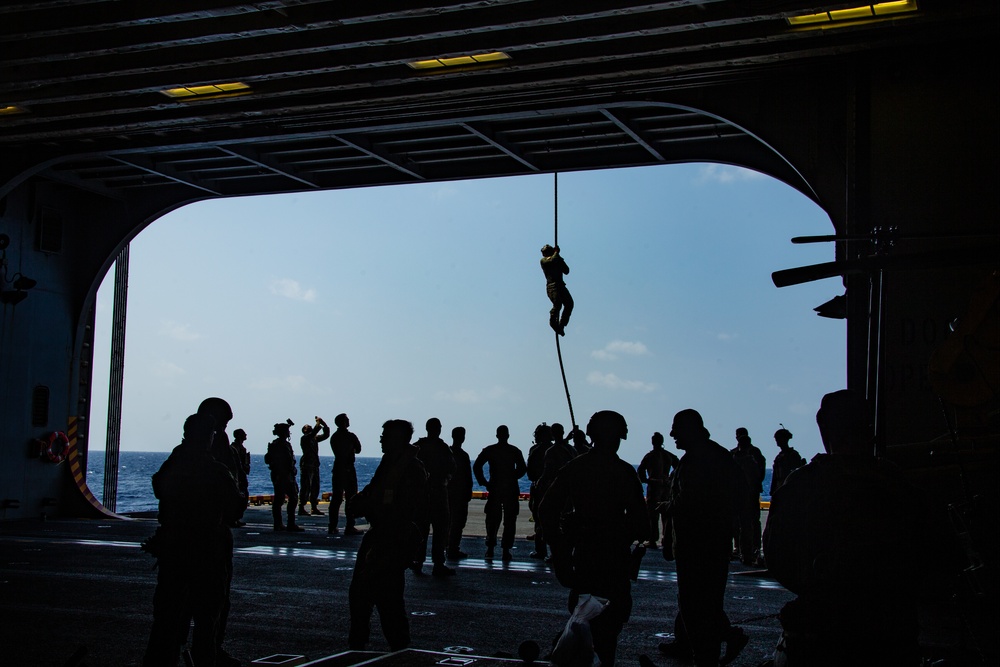 31st MEU MRF fast ropes aboard USS America