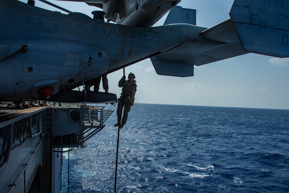 31st MEU MRF fast ropes aboard USS America