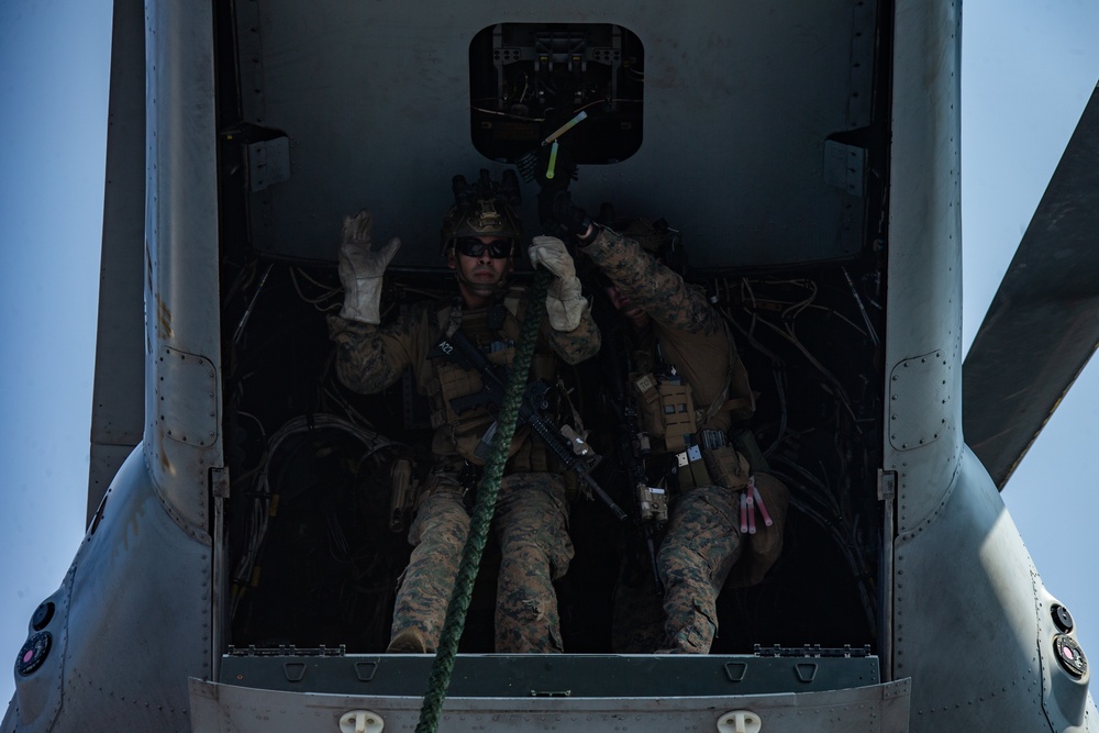 31st MEU MRF fast ropes aboard USS America