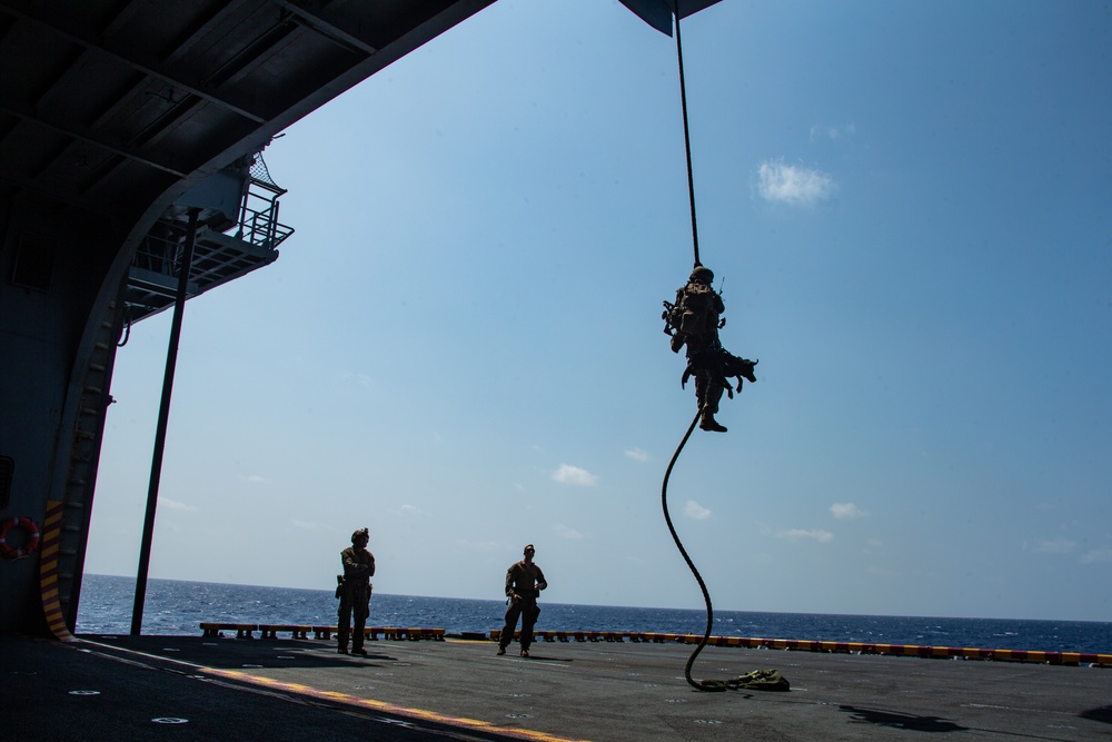 31st MEU MRF fast ropes aboard USS America