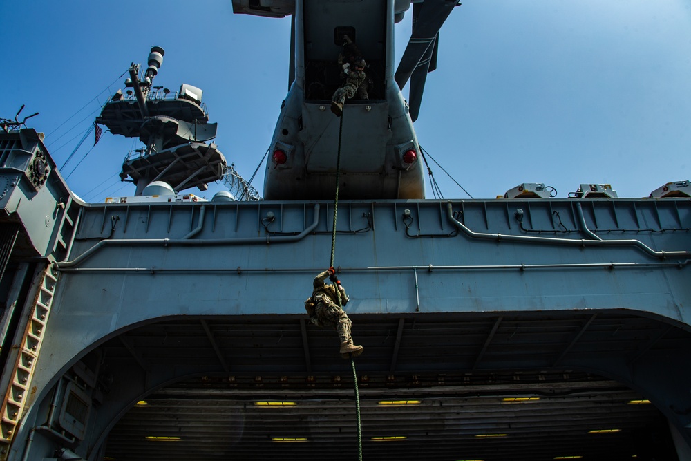 31st MEU MRF fast ropes aboard USS America