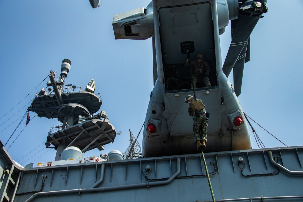 31st MEU MRF fast ropes aboard USS America