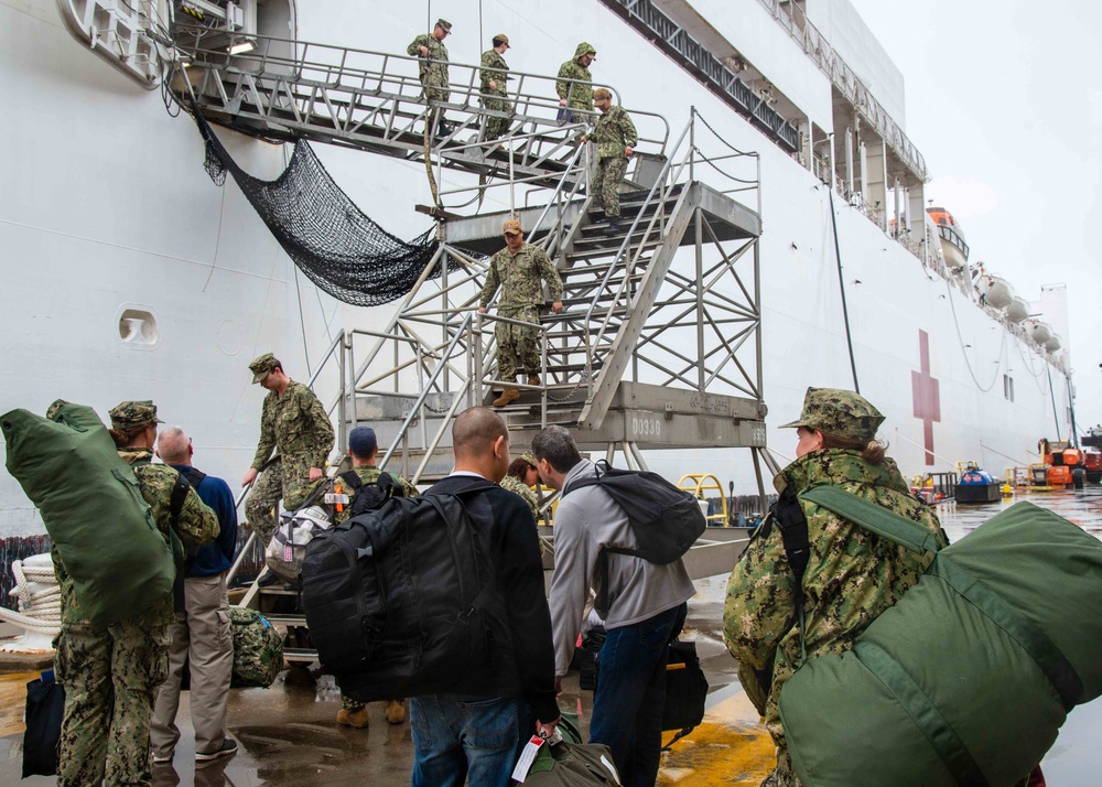 Reserve Sailors Deploy Aboard USNS Comfort