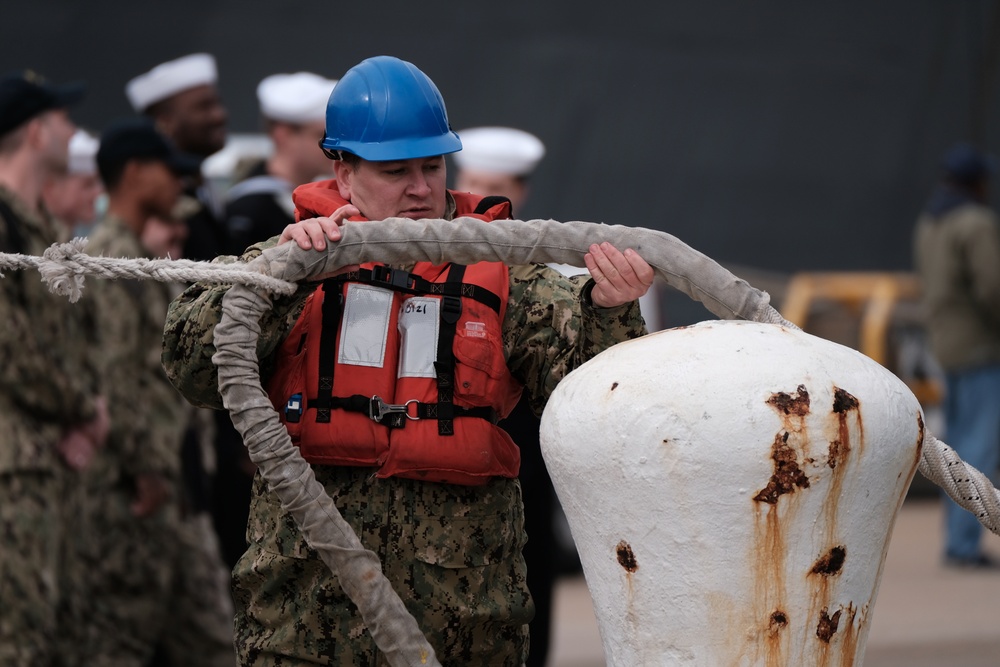 USS Ramage (DDG 61) Returns to Naval Station Norfolk