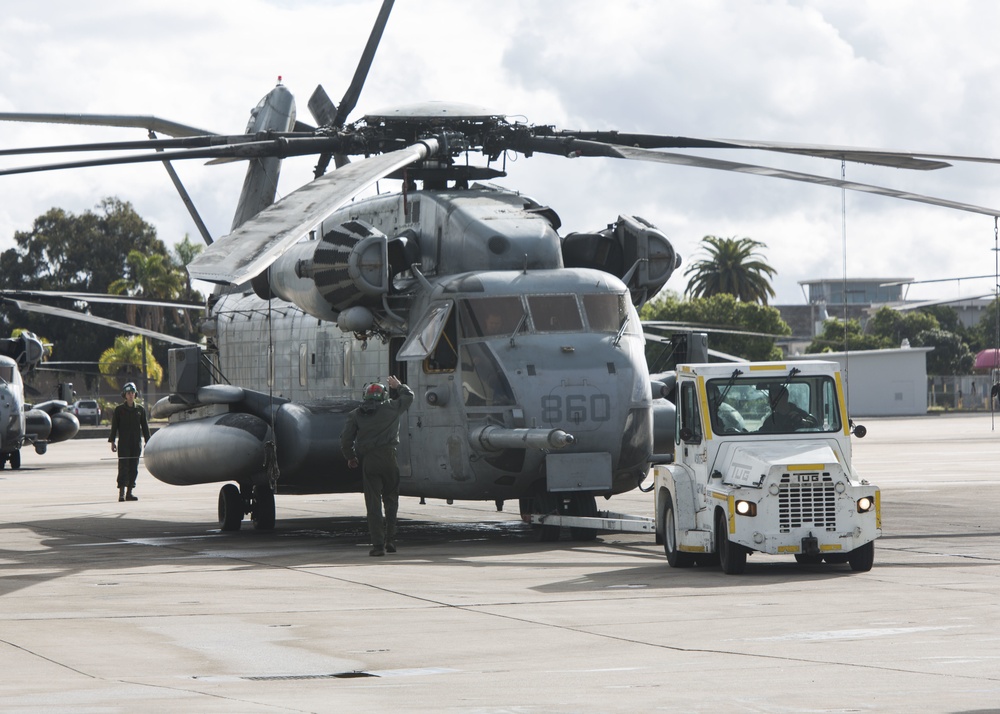 HMH-465 maintains CH-53E Super Stallions