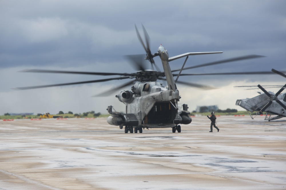 HMH-462 maintains CH-53E Super Stallions