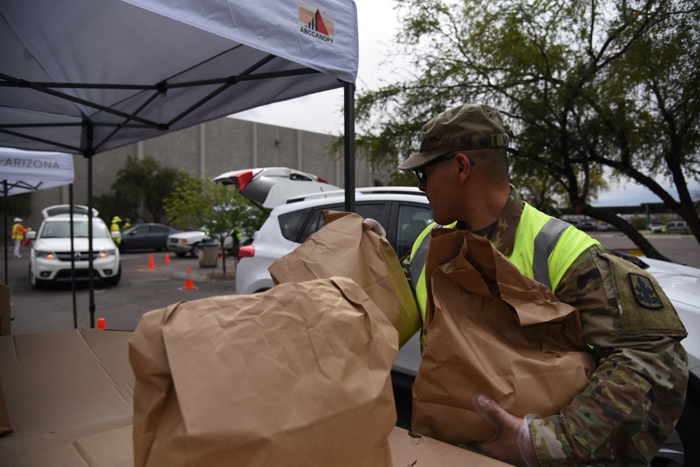 Guardsmen Serve at Community Food Bank