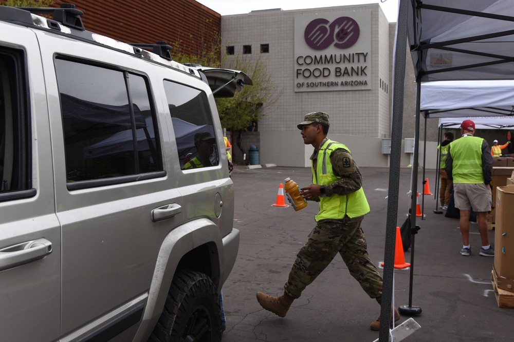 Guardsmen Serve at Community Food Bank