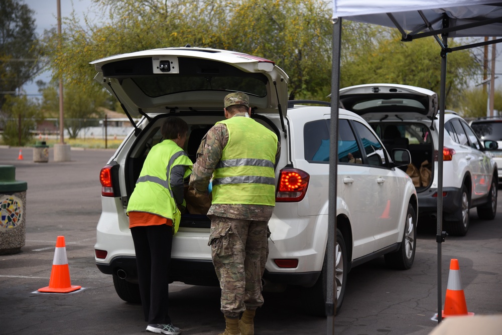 Guardsmen Serve at Community Food Bank
