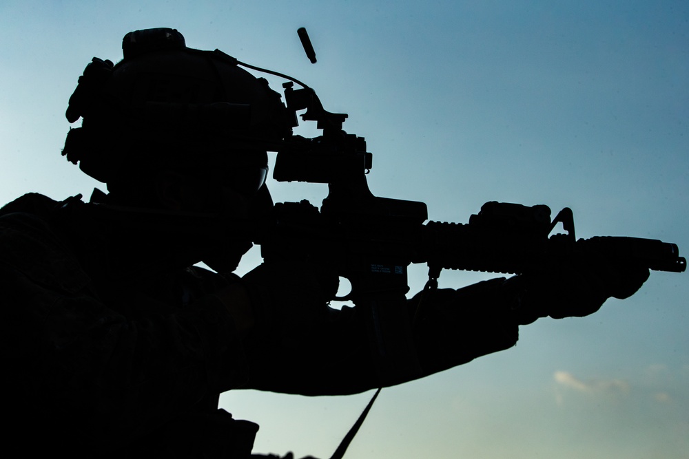 31st MEU Maritime Raid Force conducts deck shoot aboard USS America