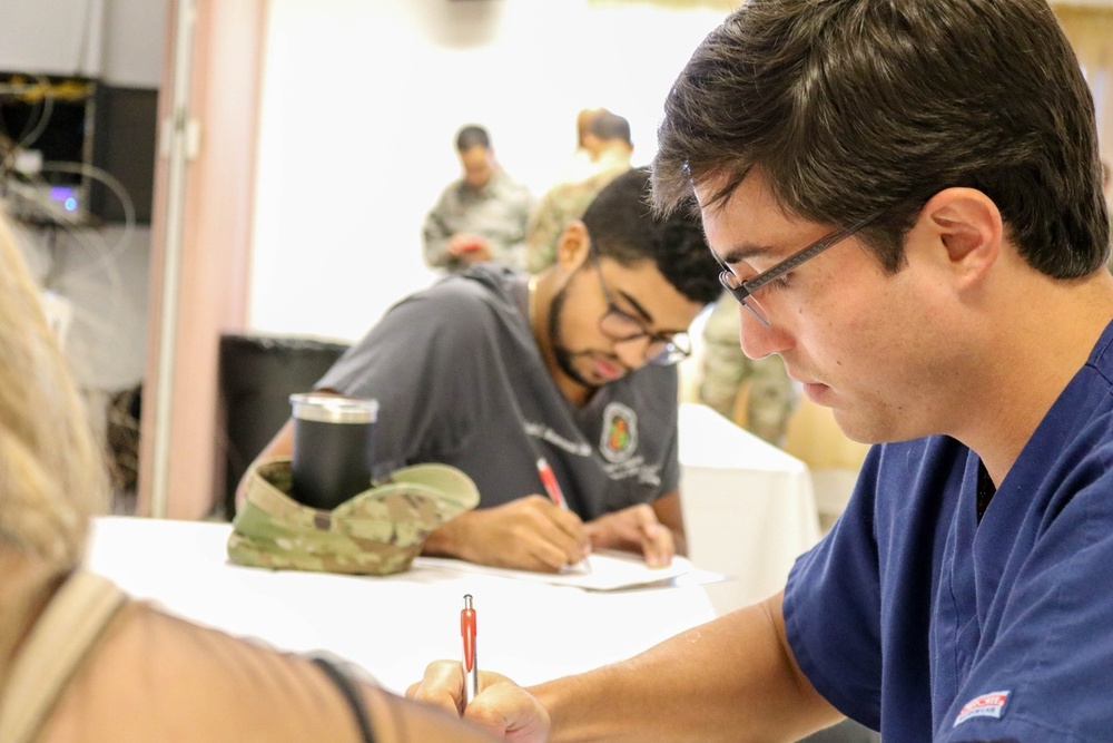 Medical students help PRNG on passenger screening mission