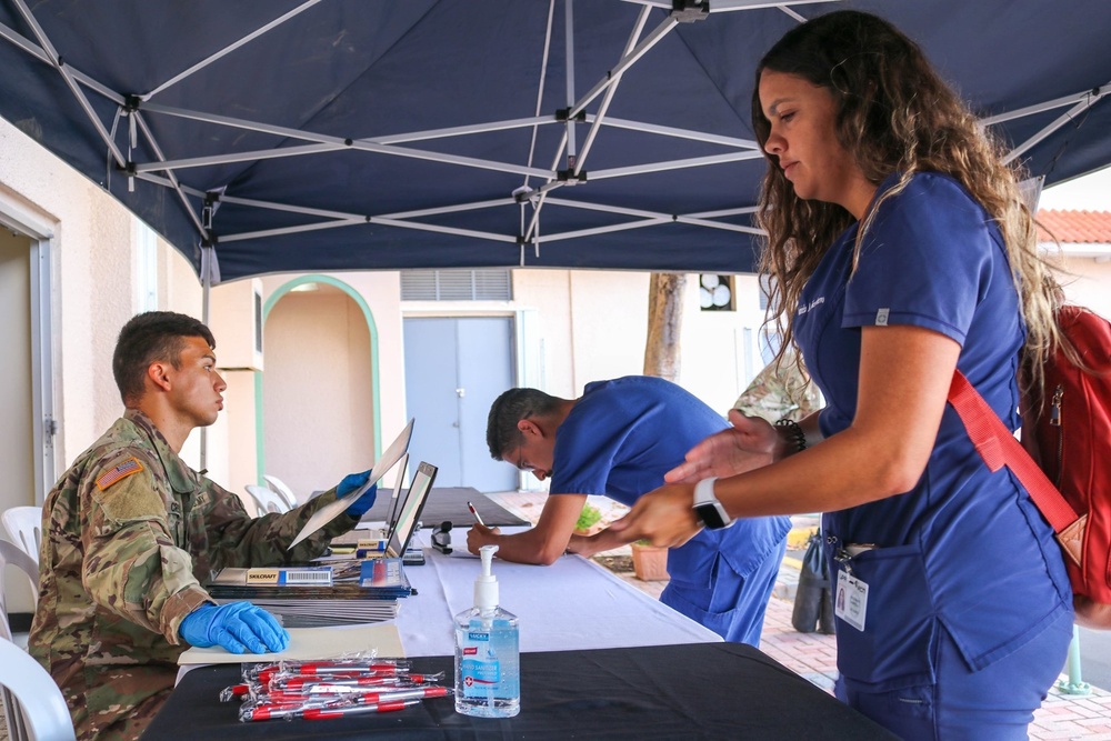 Medical students help PRNG on passenger screening mission