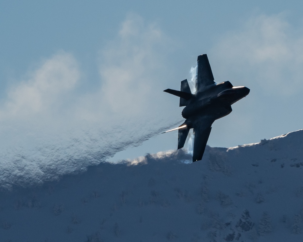 F-35A Lightning II Demonstration Team practices over Hill Air Force Base (27-Mar)