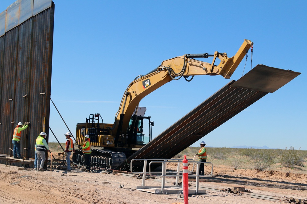 USACE,  South Pacific Border District contractor crew lifts barrier panel