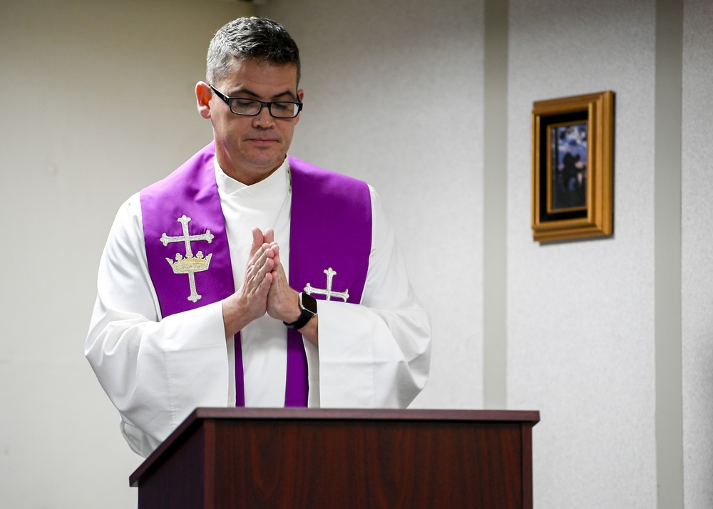 USNS Chaplain Conducts Protestant Services