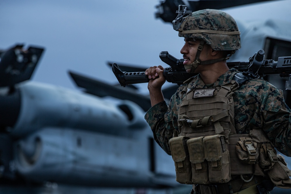 31st MEU BLT fires off bow of USS America