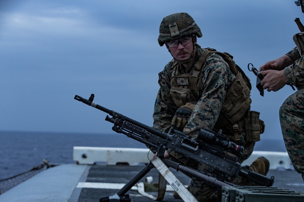 31st MEU BLT fires off bow of USS America