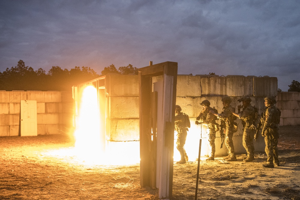 Special Tactics Airmen conduct pre-deployment training
