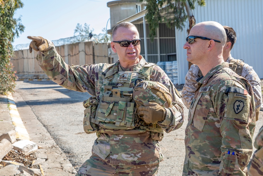 DVIDS - Images - Brig. Gen. Barker tours Ninewa Operations Center ...