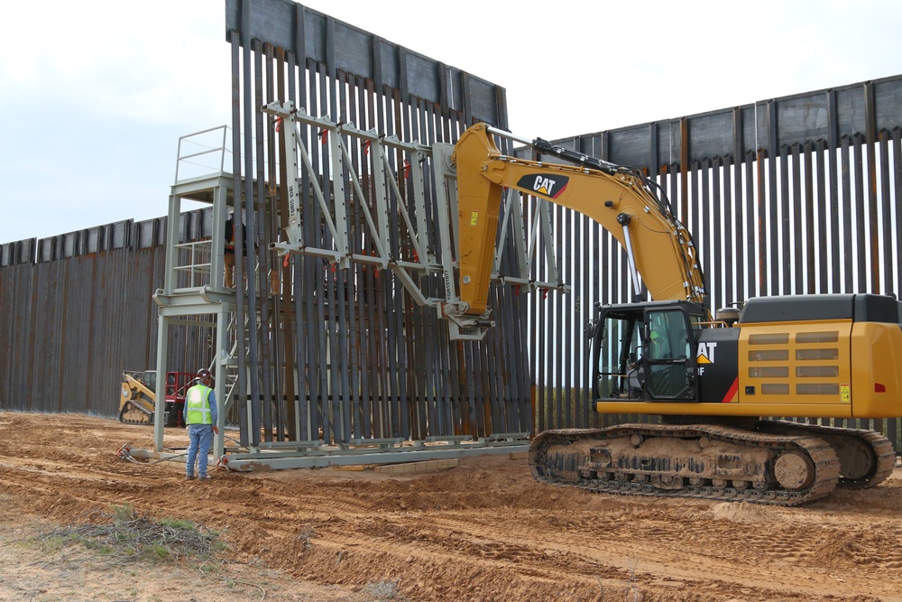 South Pacific Border District contractor prepares to move panels