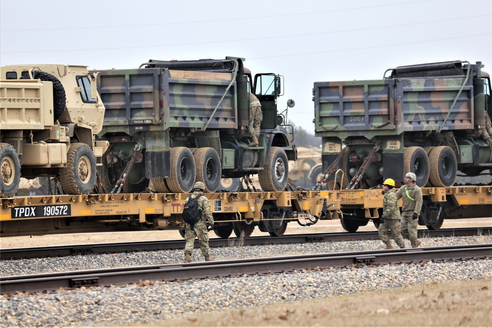 Fort McCoy supports rail movement for deploying Reserve unit