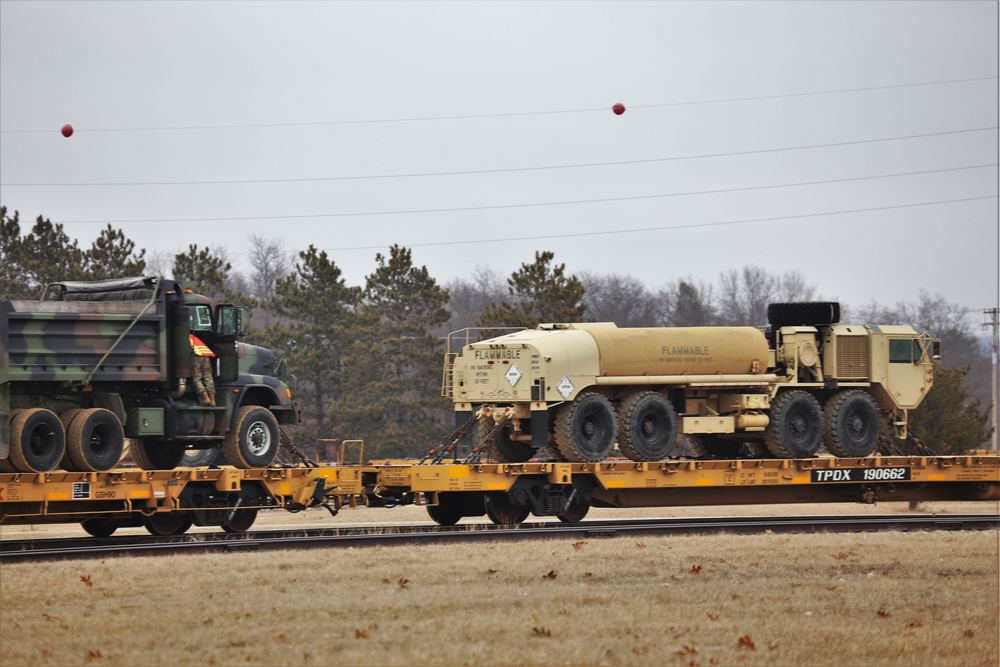 Fort McCoy supports rail movement for deploying Reserve unit