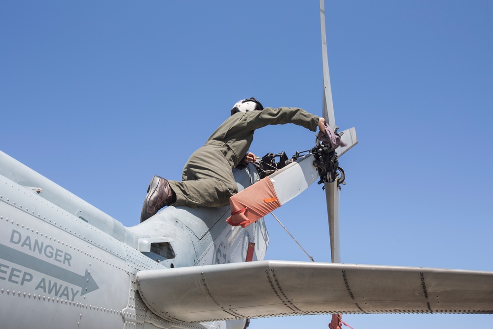 Maintaining Aircraft with HMLAT-303