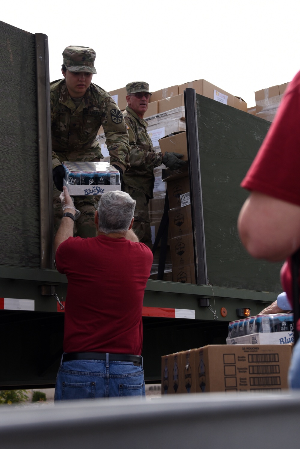 DVIDS - Images - AZ Guard Members Load and Deliver Food Boxes [Image 3 ...