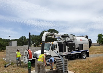 Clogging the system, Please avoid flushing wipes
