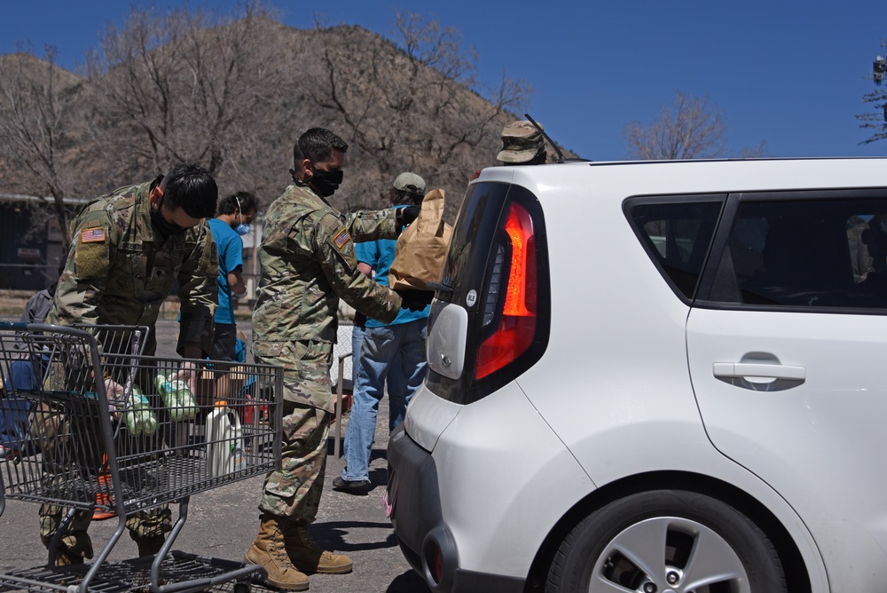 AZ Guardsmen Deliver to Coconino County Residents
