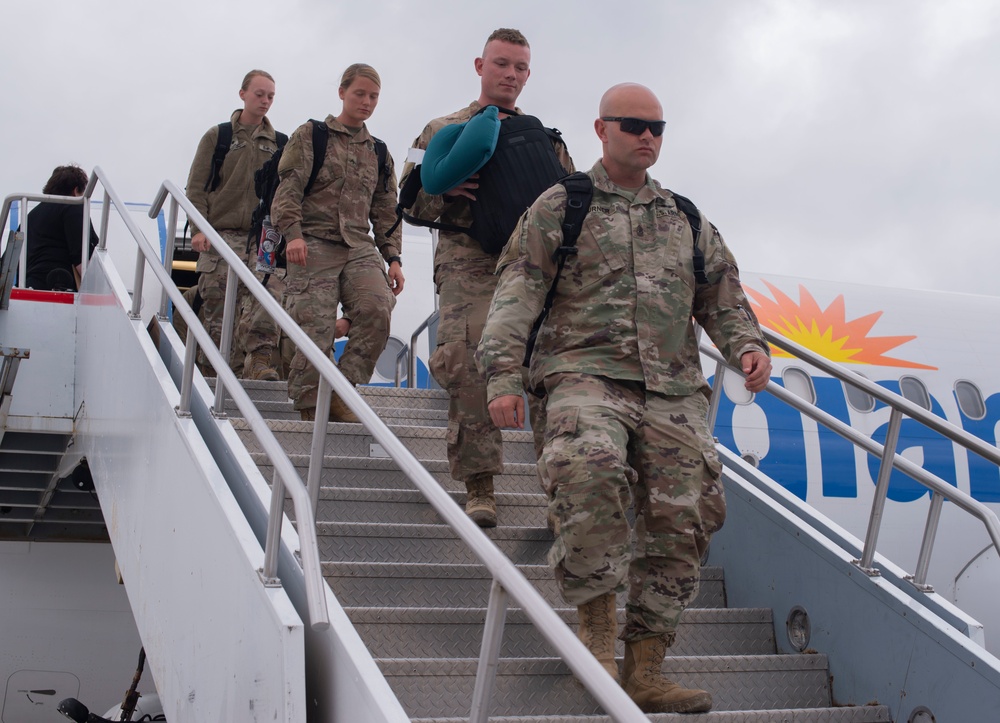 38th Infantry Soldiers coming home