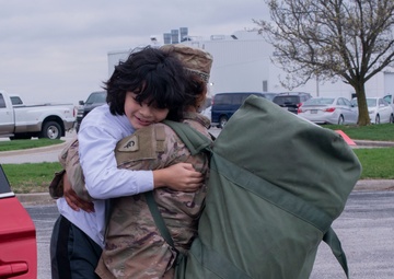 38th Infantry Soldiers coming home