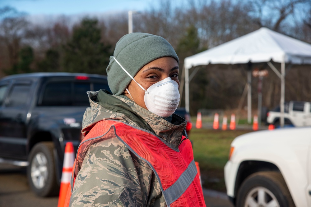 New Jersey National Guardsmen direct traffic to support local agencies during COVID-9 testing