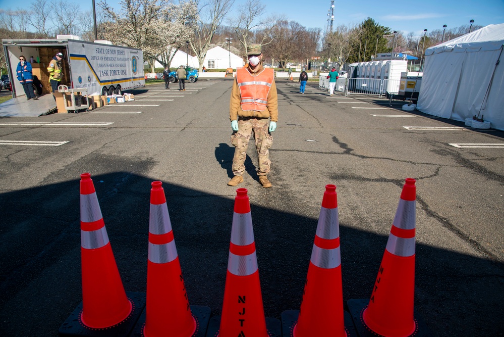 New Jersey National Guardsmen direct traffic to support local agencies during COVID-19 Testing