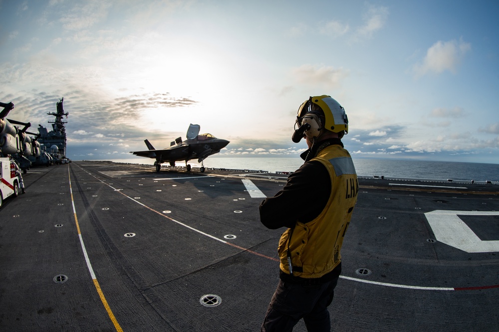 31st MEU, USS America conduct air defense exercise